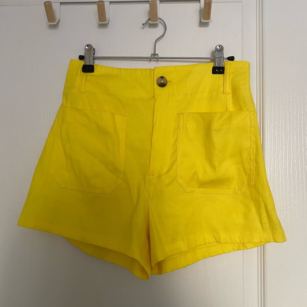 Maeve Colette Short in Yellow